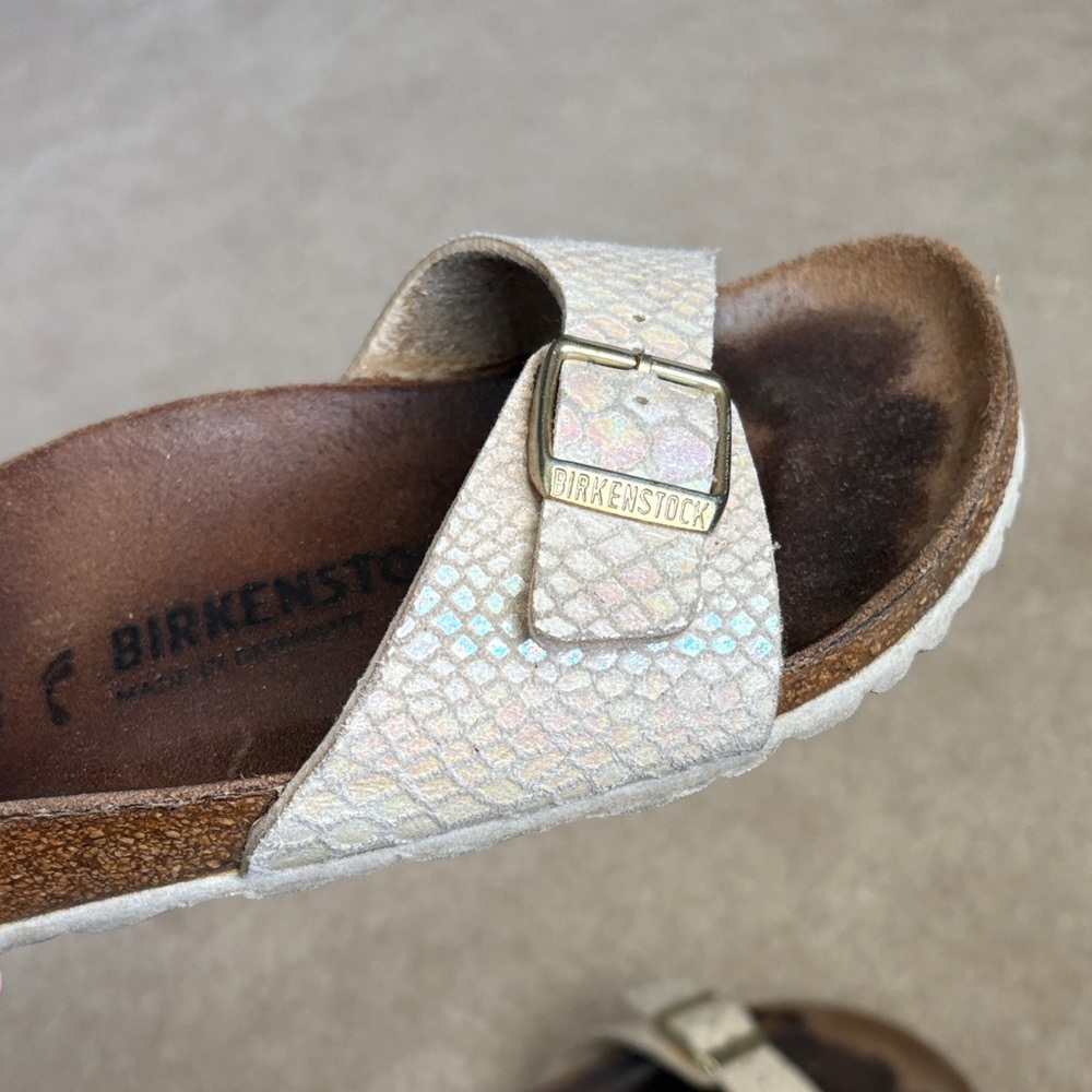 Birkenstock Madrid Woman’s Sandals with Snake-Print upper
Size EUR 36, US 5-5.5